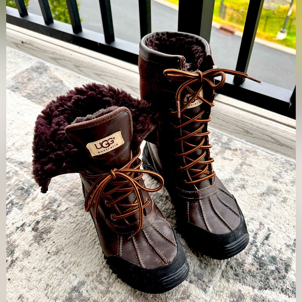 UGG Adirondack Winter Snow Waterproof Boot size 6.5 Fleece lined!!! Hardly worn!